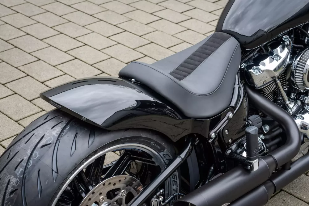 Solo Seat Leather black quilted