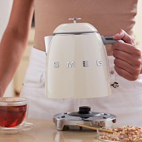 Smeg Mini Vattenkokare KLF05 Creme