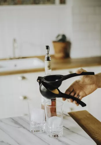 Ada Citruspress svart aluminium 23*9 cm