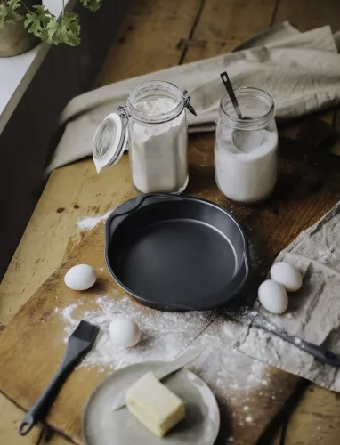 Karabo Bakform 28 cm Kolstål