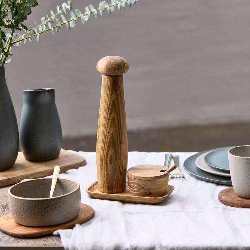 RAW Teak keramisk pepparkvarn + bricka + saltkar