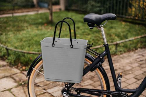 Recycled Plastic väska hög med cykelfäste 14 L grå