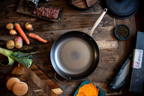 Stekpanna Nitriding 32 cm handtag fram