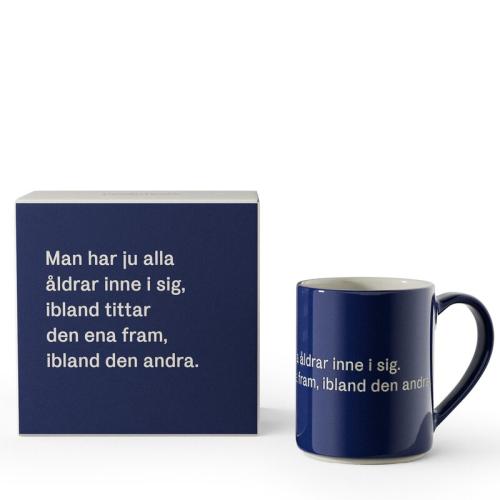Mugg Blå - Man har ju alla åldrar inne i sig 35cl