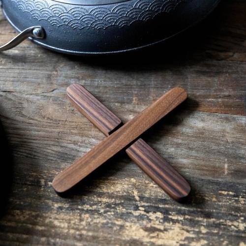 Magnetiskt grytunderlägg 19 cm valnöt