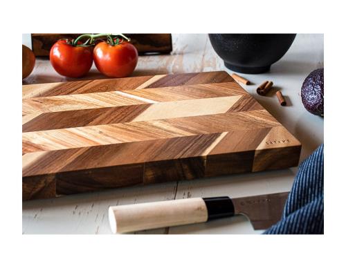 Skärbräda i Akacia med mätpunkter