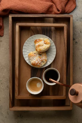 Serveringsbricka i akacia 42 x 28 cm