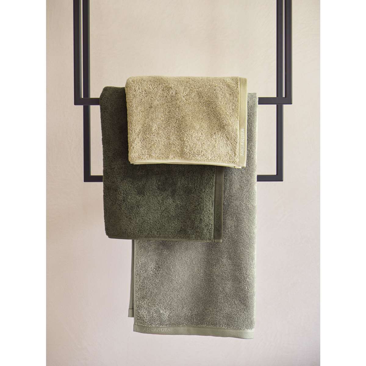 Aquanova London badjas - kleur Thyme, groen - 420 gr/m2 - Bath & Living Aquanova London badjas - kleur Thyme, groen - 420 gr/m2 - Bath & Living