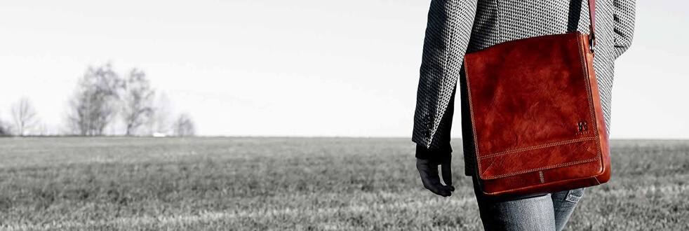 Leather Shoulder Bag B AWAY Padded with Computer compartment