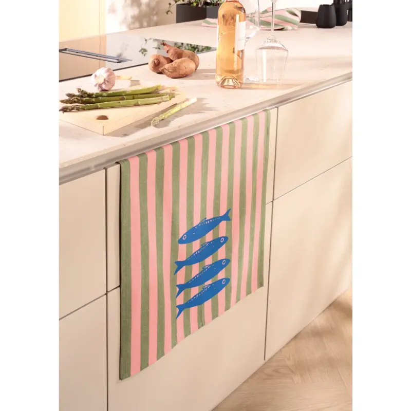 Cawö Prints & Stripes kitchen towels 2-pack sardine print olive/pink 50×70 cm 543-24