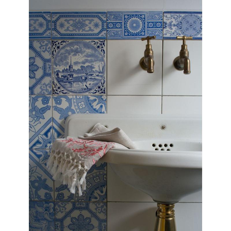 Linen hammam towel with embroidery