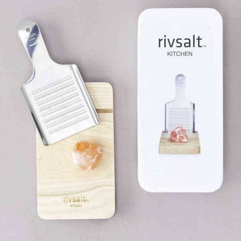 Presentset RIVSALT Stor Himalaya saltsten, rivjärn & bordsställ av ek