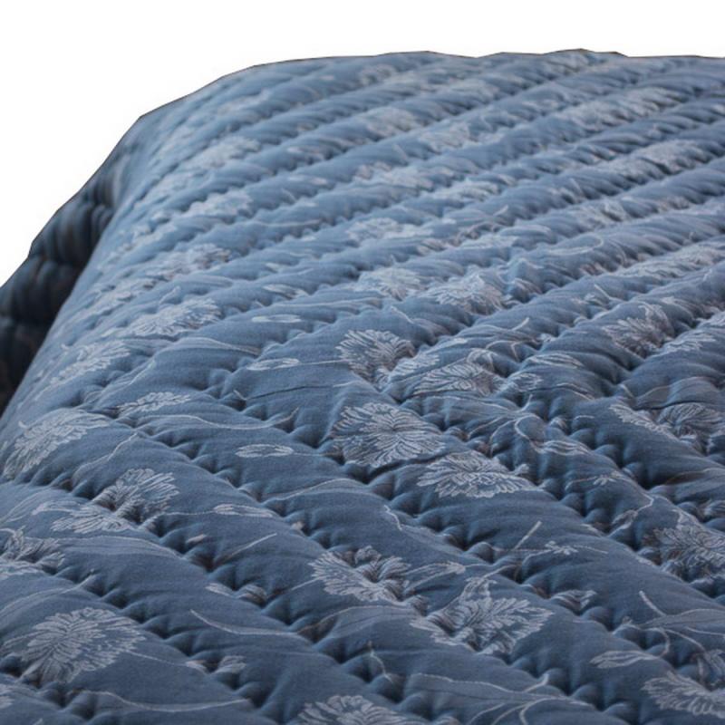 Quilted bedspread double bed