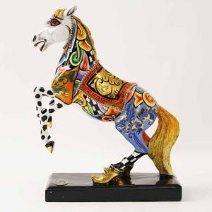 Horse White Champion M