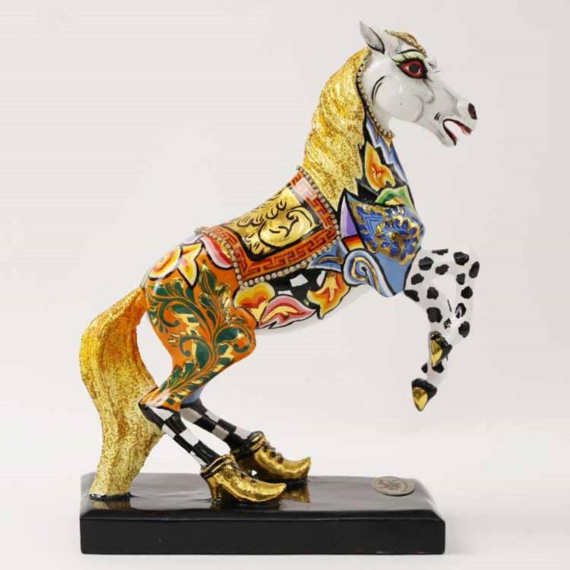 Horse White Champion M