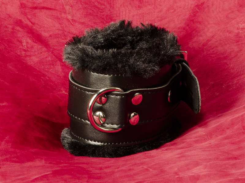 Lukittavat jalkasakkelit turkisilla