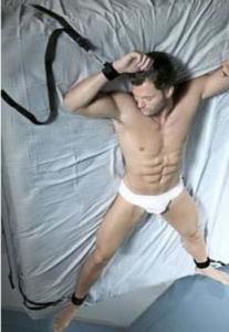 Piilotettu sängyn sidontajärjestelmä