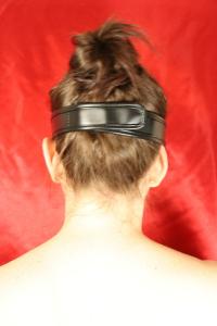 Vadderad ögonbindel med svart kant