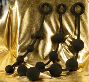 Neljä väriä Anaali helmiä