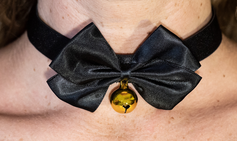 Ribbon collar with bell