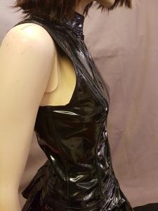 Kiiltävä PVC, hihaton toppi w. Vetoketju, L