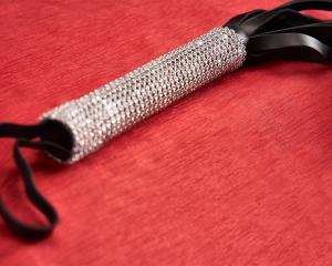 Flogger timanttikahvalla