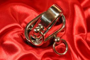 Satiini soikeat käsiraudat