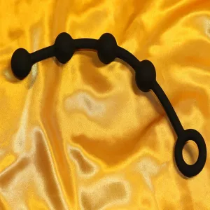 Pieni pyöreä musta silikoninen anaalikuula Chambers of Lovelta – anaalinautintoon.