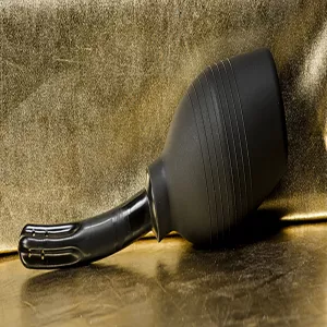 Ainutlaatuinen anaalisuihku Chambers of Lovelta puhdistukseen ja nautintoon, hellävaraisella eturauhasen stimuloinnilla.