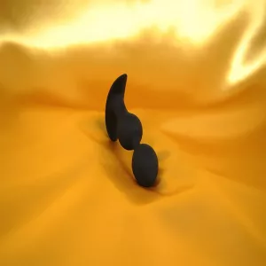 Analplugg storlek S med vibrerande kulor och ankarfot från Chambers of Love för diskret vibrerande anal njutning.