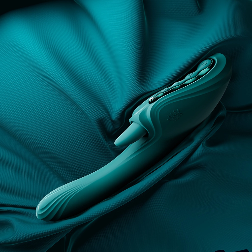 Vihreä ARES G-pisteen Rabbit-vibraattori käytön jälkeen sängyssä – nautinnon ja eksklusiivisen muotoilun symboli Chambers of Lovelta.