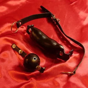 Bitti- ja pallogag pehmeästä PU-nahasta, Chambers of Love.