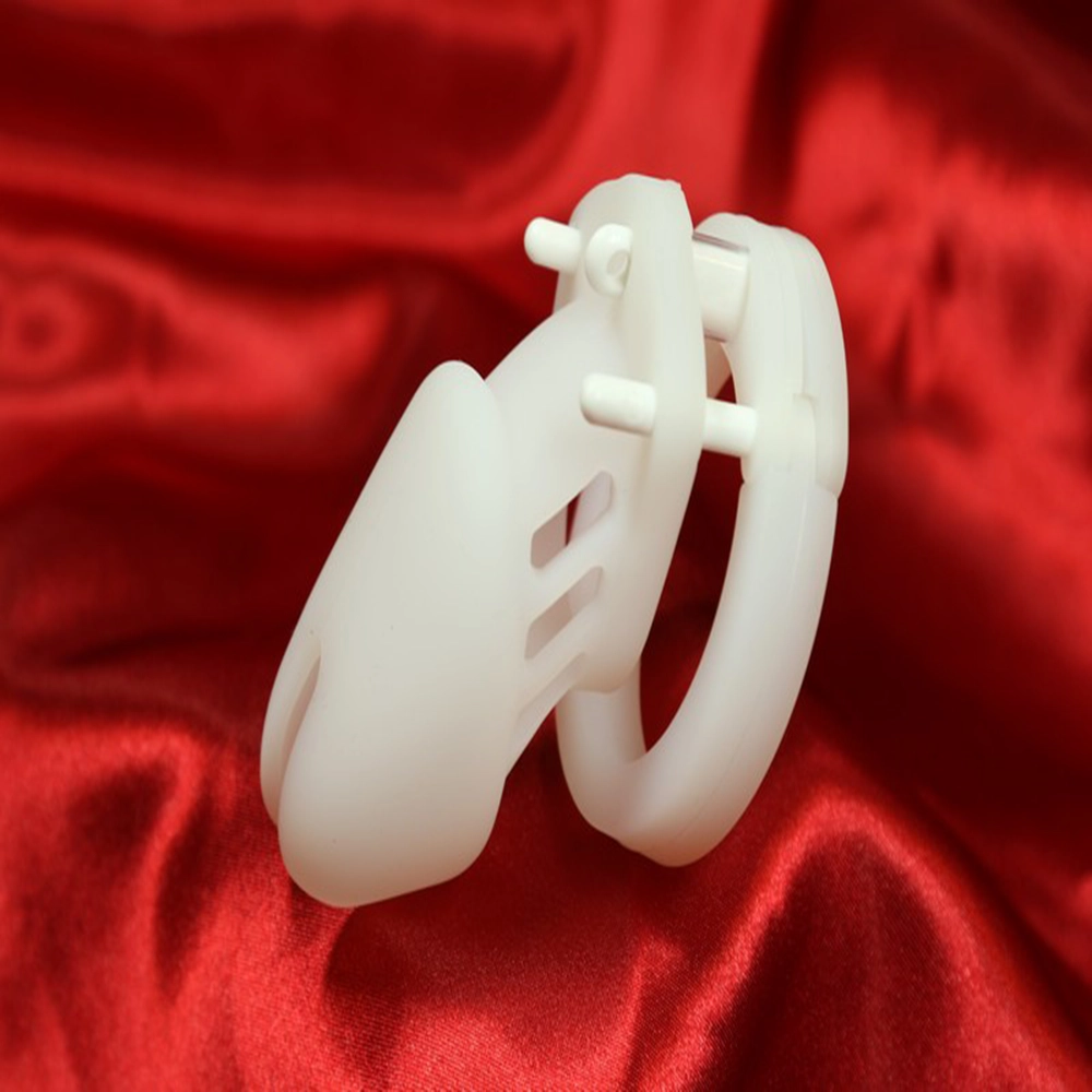 CB6000 Keuschheitskäfig aus hochwertigem Silikon mit einem sicheren Vorhängeschloss. Perfekt für langfristige Kontrolle, Komfort und Diskretion, aus der exklusiven CBT-Kollektion von Chambers of Love.