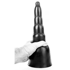 All Black AB18 Stock dildo 20 x 6,5 cm i svart TPR – hand som håller den och visar flexibilitet och sugfot från Chambers of Love