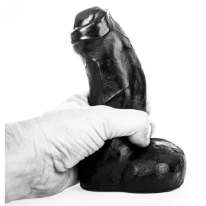 All Black AB03 dildo 17 cm svart PVC med böj diameter 5,41 cm hålls i vit hand från Chambers of Love