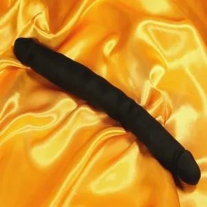 Kaksipäinen silikonidildo, musta, 12" (30,5 cm) - Chambers of Love, premium-laatua kaksipuoliseen nautintoon, sileä pinta ja ergonominen muoto sooloon tai yhdessä.
