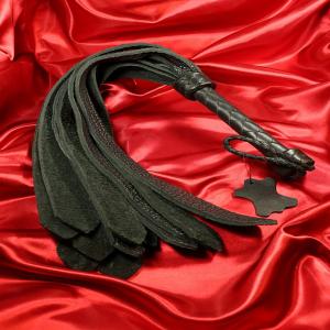 Heavy Wide Flogger from Chambers of Love – for those who enjoy heavy, deep flogger strikes. Robust and exclusive design.