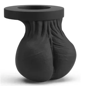 Hungr Big Balls fistingkulor i svart TPR med ringöppning, fristående produktbild, Chambers of Love