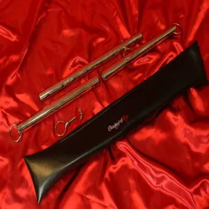Justerbar BDSM arm-benspridare – exklusiv och robust spridarstång i metall för säker, flexibel och intensiv bondage från Chambers of Love.
