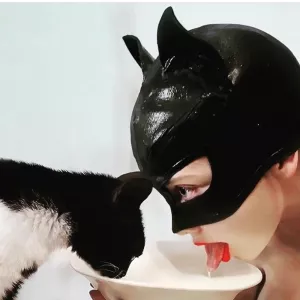 Kitty play – lekfull och stilren kattmask och tillbehör för autentiska kattrollspel under BDSM-sessioner från Chambers of Love.