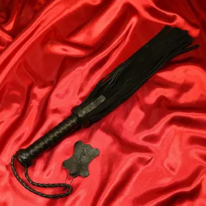 Lyhyt musta mokkafloggeri, 36 häntää, Chambers of Lovelta. Täydellinen monipuoliseen ja hallittuun lämmittelyyn.