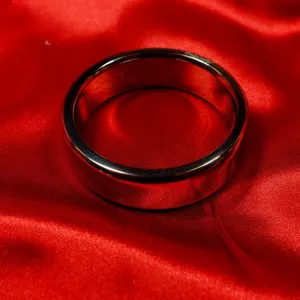 Kraftig penisring 45 mm i rostfritt stål från Chambers of Love – robust och elegant design.