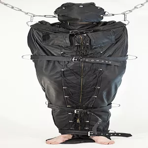 Aidon nahan kehosäkki – ylellinen ja kestävä kehosäkki aidosta nahasta täydelliseen liikerajoitukseen ja intensiiviseen bondageen BDSM-sessioissa Chambers of Lovelta.
