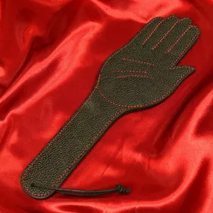 Läderpaddel Handen XB104 från Chambers of Love – en unik paddel formad som en hand, perfekt för intensiva och lekfulla BDSM-sessioner.