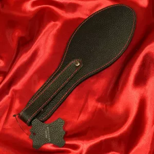 Nahkapainike SHOE XB135 Chambers of Lovelta – ainutlaatuinen kengän muotoinen painike, täydellinen leikkisiin ja intensiivisiin BDSM-sessioihin.