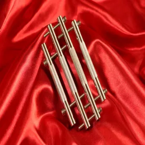 Huuli- ja kielipainokapula Chambers of Lovelta. Suunniteltu BDSM-sessioihin keskittyen hallintaan ja mukavuuteen.