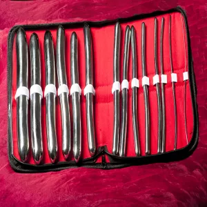 Metallidilataattorisetti 14 Chambers of Lovelta, koot 2–26 mm, suunniteltu kokeneille käyttäjille. Valmistettu kiinteästä ruostumattomasta teräksestä turvallisuuden ja tarkkuuden takaamiseksi.