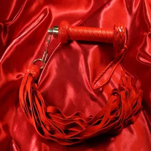 Nunchaku-floggeri punaisena Chambers of Lovelta – edistynyt BDSM-floggeri kääntyvällä kahvalla, maksimaaliseen hallintaan ja pyöriviin lyönteihin.