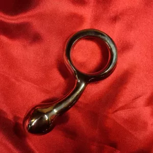 Stainless steel anal plug with loop, 25 mm, from Chambers of Love.