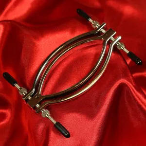 Häpyhuuliklipsi Chambers of Lovelta – esitetty ilman talutushihnaa, jotta sen monipuolisuus ja käyttö itsenäisenä BDSM-tarvikkeena tulee esille.